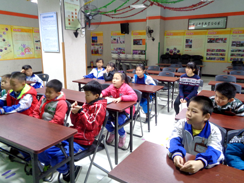 活泼的孩子们的课堂